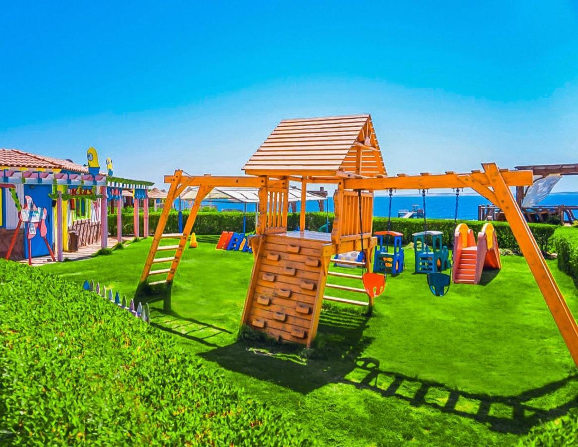 Charmillion Club Resort ชาร์มเอลชีค ภายนอก รูปภาพ Playground at the resort