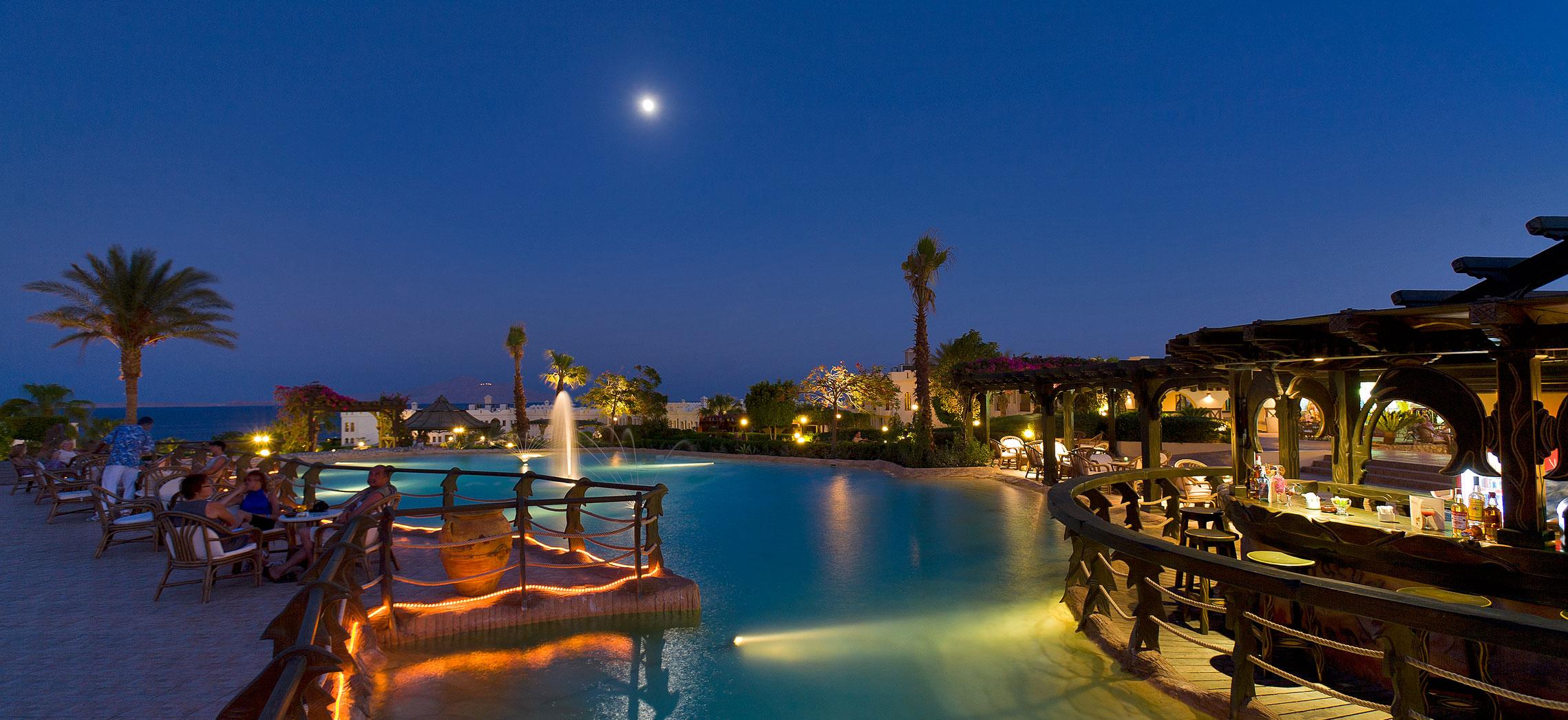 Charmillion Club Resort ชาร์มเอลชีค ภายนอก รูปภาพ The resort at night