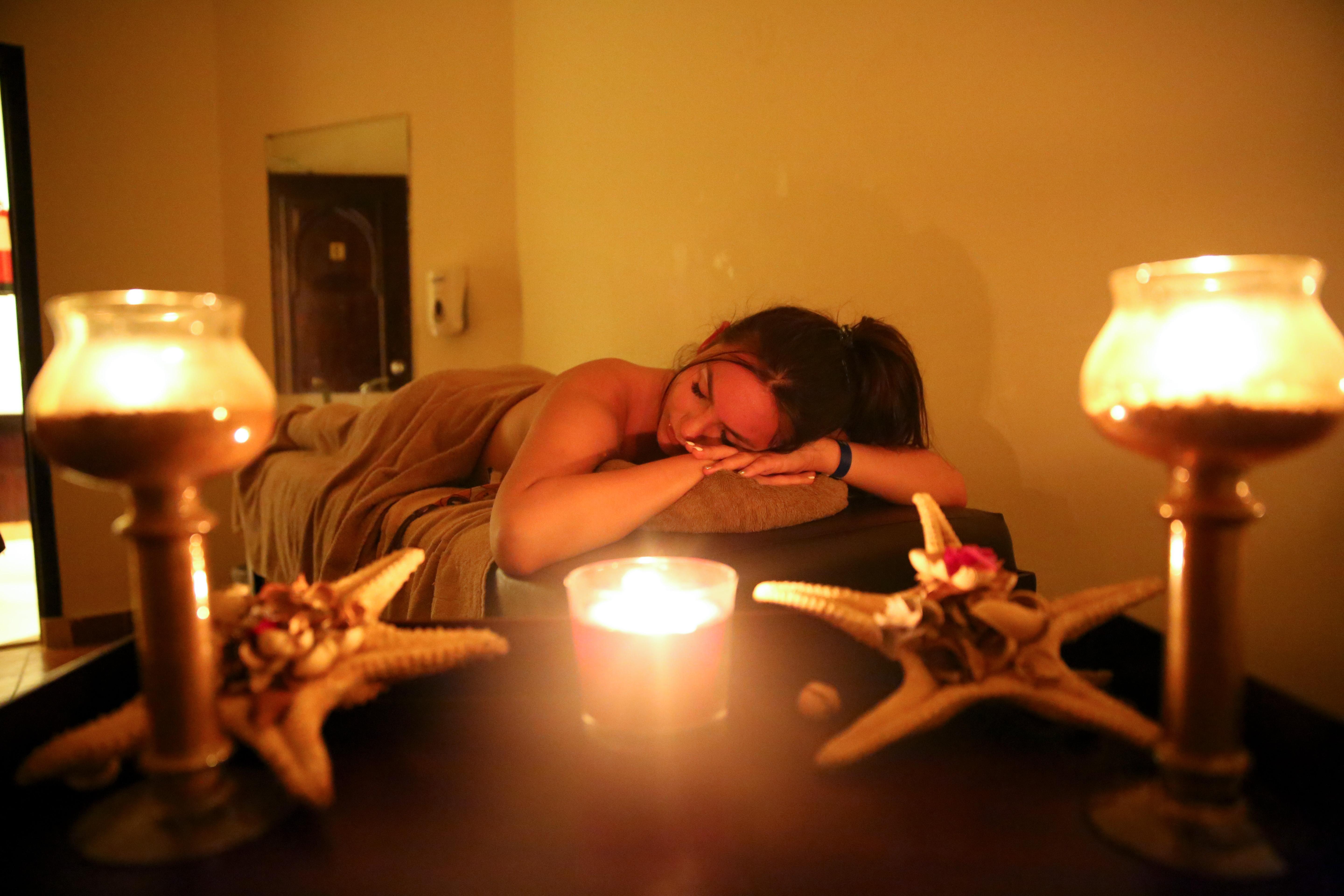 Charmillion Club Resort ชาร์มเอลชีค ภายนอก รูปภาพ A woman relaxing at a spa