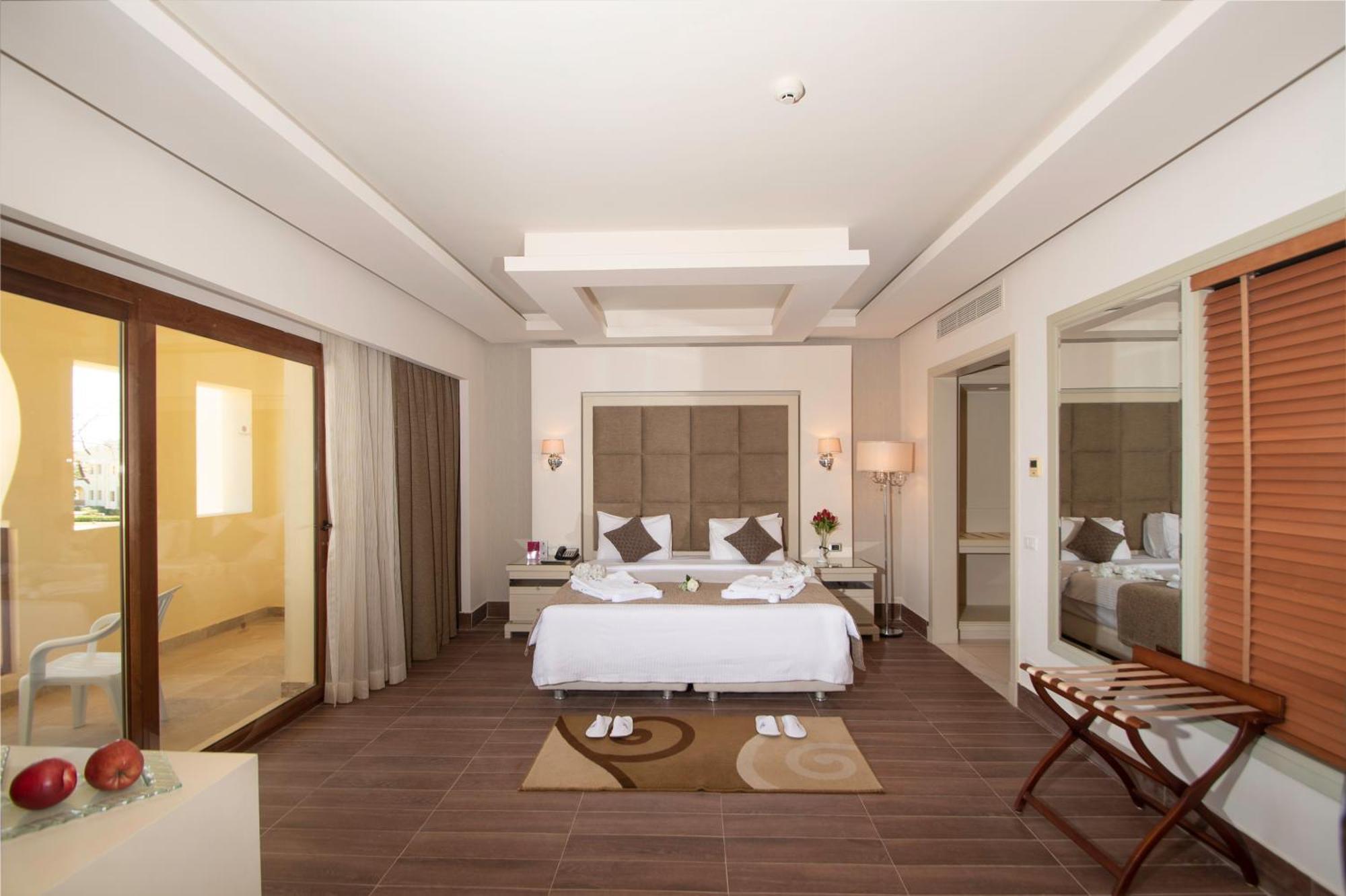 Charmillion Club Resort ชาร์มเอลชีค ห้อง รูปภาพ A bedroom at the Taj Bengal
